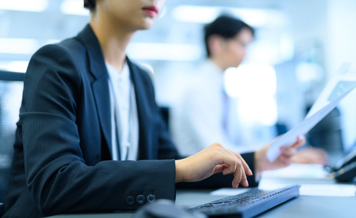 バックオフィスが突然辞めた！事業停止リスクを回避するために今すぐ講じるべき対策とは？