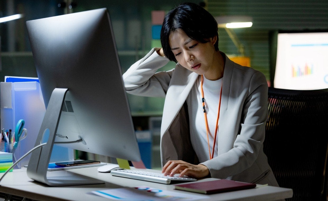経理が属人化する要因はマニュアルがないから?作成方法と業務効率化のポイントを解説