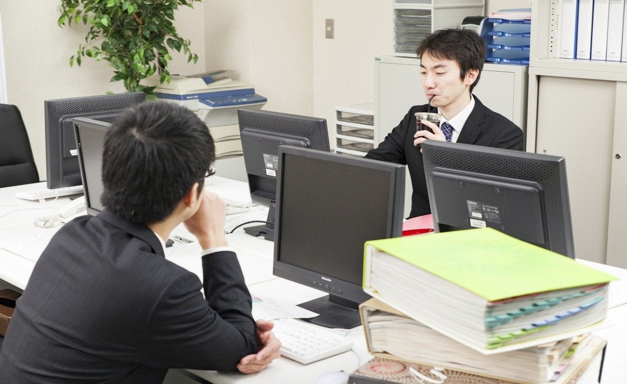生産性のない会話はなぜ発生するのか?原因や雑談との違いを解説