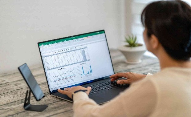 労務業務を効率化させる方法！業務改善のポイントとツール活用のすすめ
