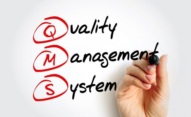 QMS（品質マネジメントシステム）とは？品質管理システムを導入するメリットを解説