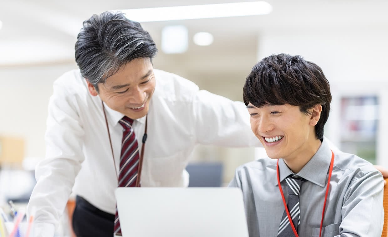 「尊敬」「尊敬の念」とは?意味やビジネスでの使い方、言い換え表現を解説