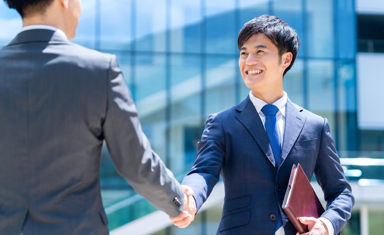 「お目にかかる」の意味とは?使い方やビジネスでの例文、言い換え表現を解説