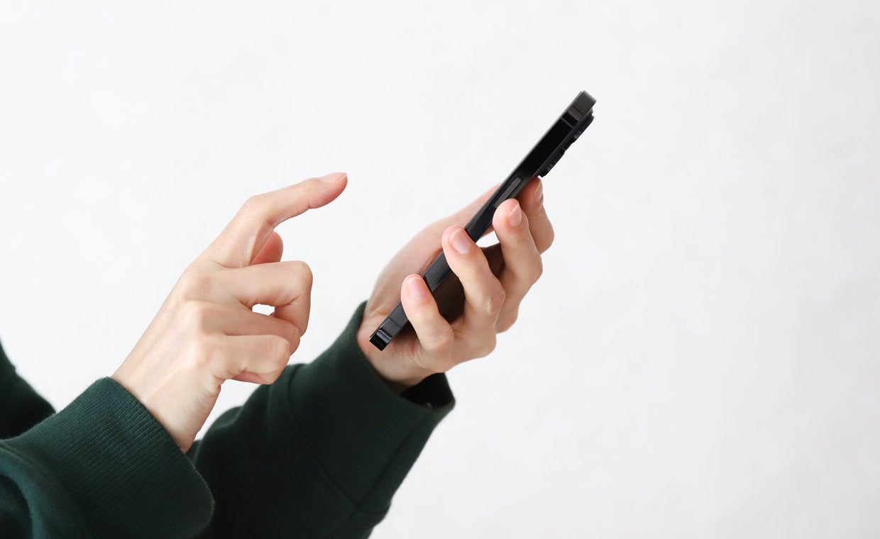 スマホで使えるビジネスチャットの選び方は？スマホならではのメリット・デメリットやおすすめツールも紹介