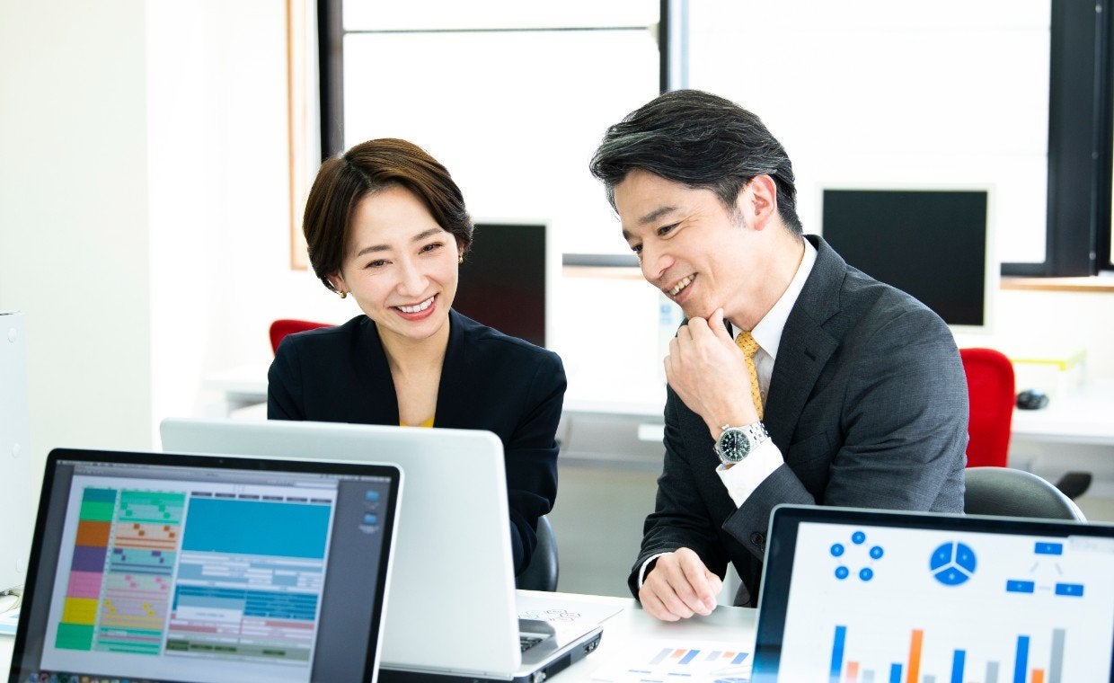 ビジネスチャットを実装して利用できる機能8選!導入のメリットや注意点も解説