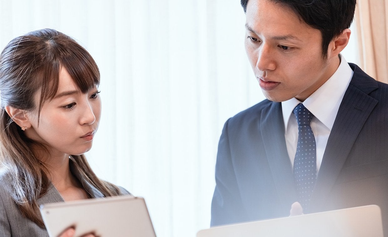 営業で情報共有が重要な理由は?情報共有のメリットや注意点、便利ツールも紹介