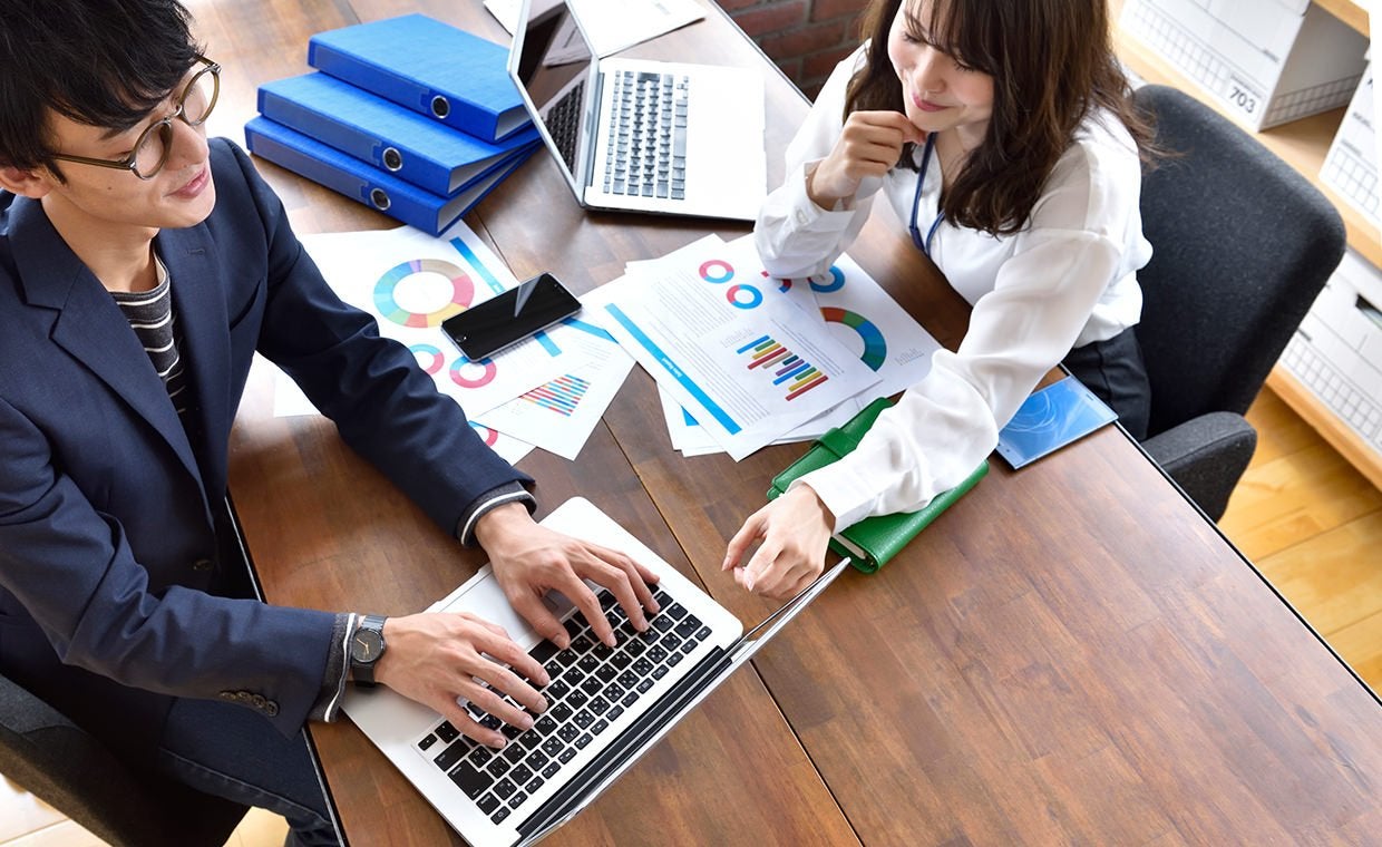 職場での情報共有を強化する7つのポイント！リスクと解決策、事例も紹介