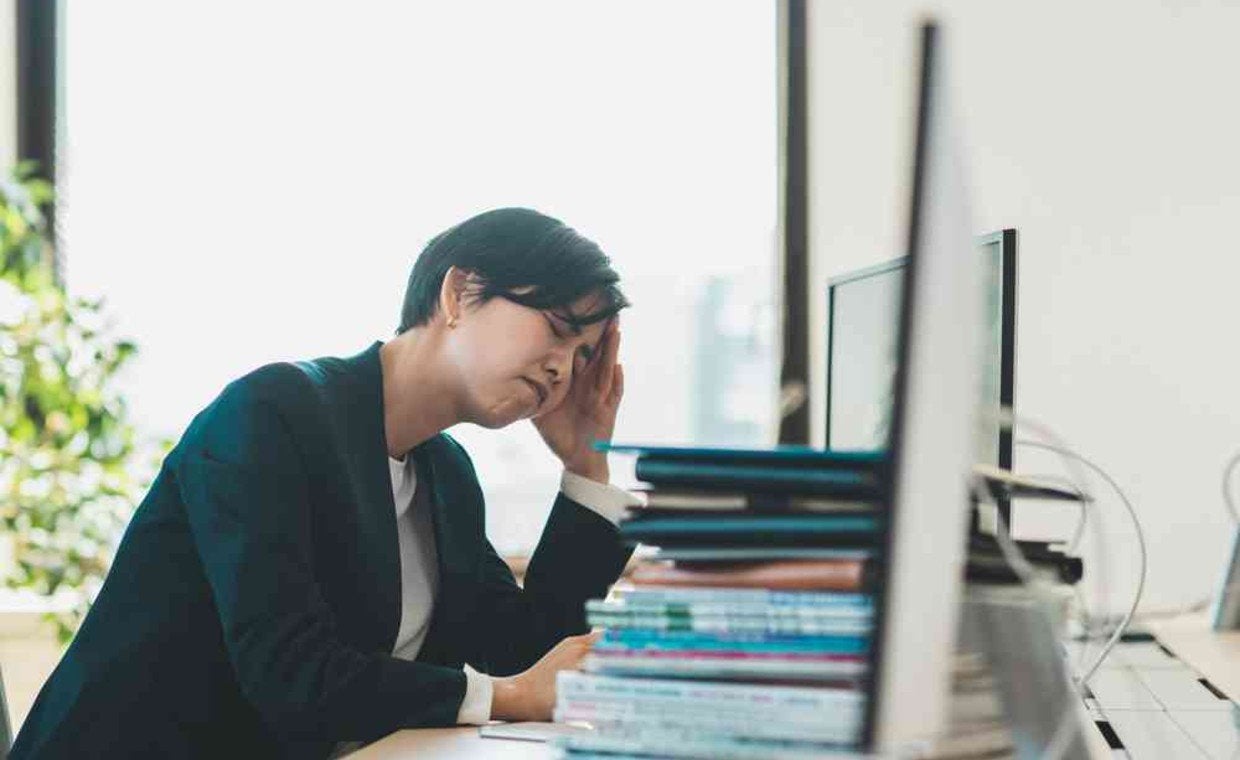 経理が人手不足になる原因とは?慢性化するリスクや解消する具体的な方法を解説