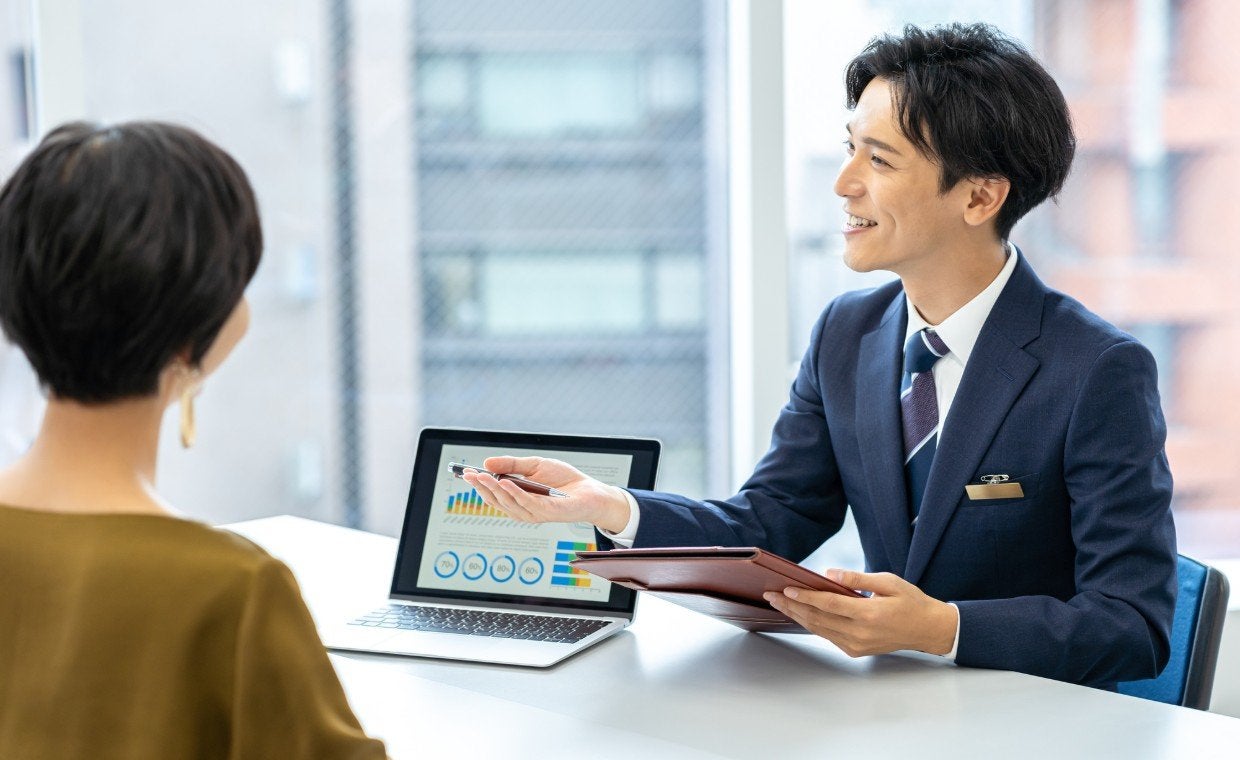 顧客対応が上手い人の特徴とは？求められるスキルや対応力向上のポイントを解説