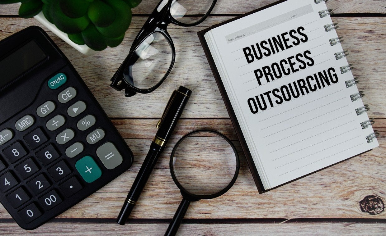 【おすすめ15選も紹介】経理BPOとは？失敗しないサービスの選び方や導入のステップ、注意点を詳しく解説