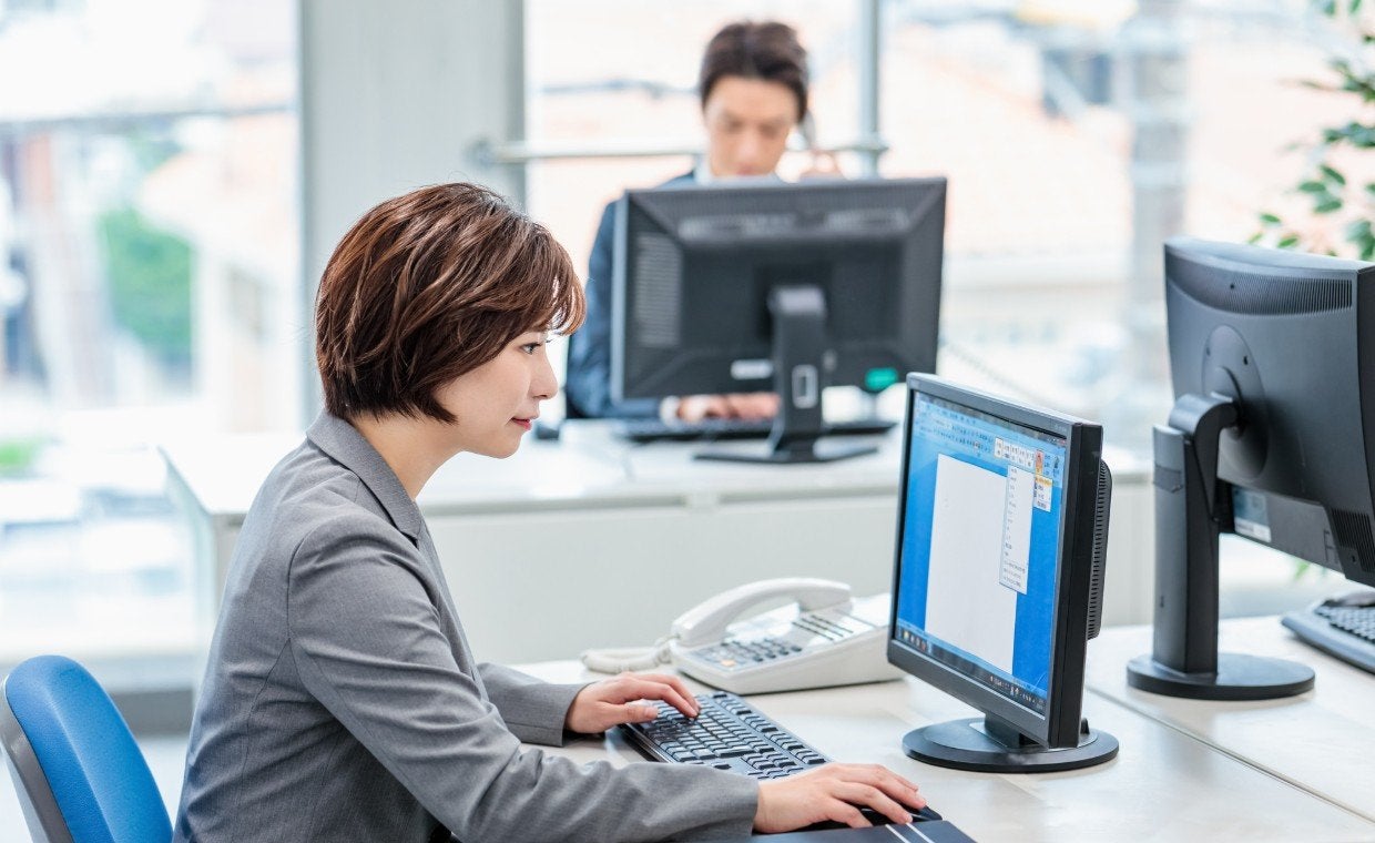バックオフィスの業務効率化を実現するには？具体的な方法や成功事例、導入したいツールを紹介