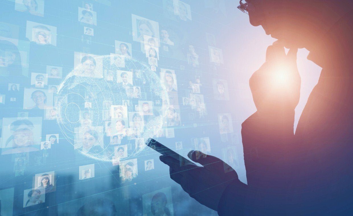 BPOとアウトソーシングの違いとは？適した業務や派遣・コンサルとの比較、メリット・デメリットも解説