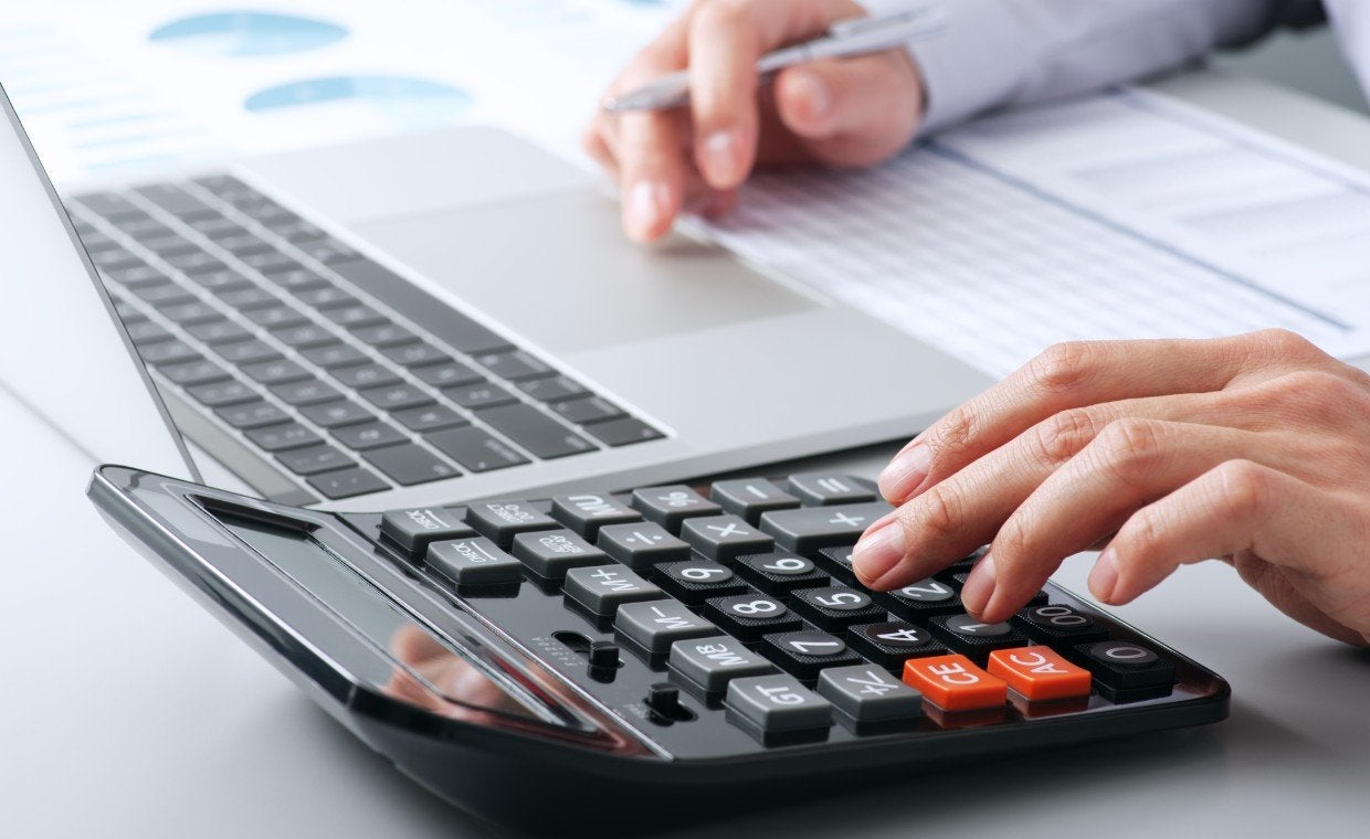 経理の外注費用、相場はいくら？業務別・外注先別の目安料金、外注の失敗例などを詳しく紹介