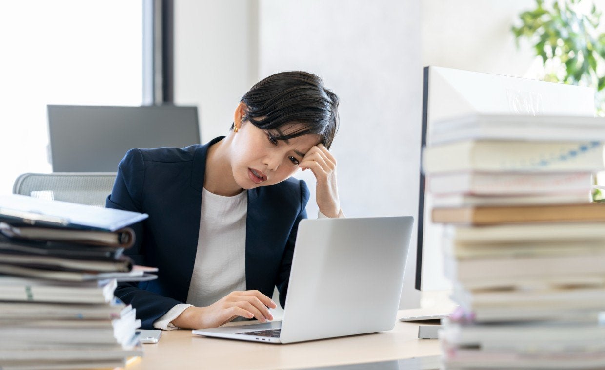 日本の人手不足が深刻化...業界別の現状と対策、政府の取り組み、解消に成功した事例などを要チェック！