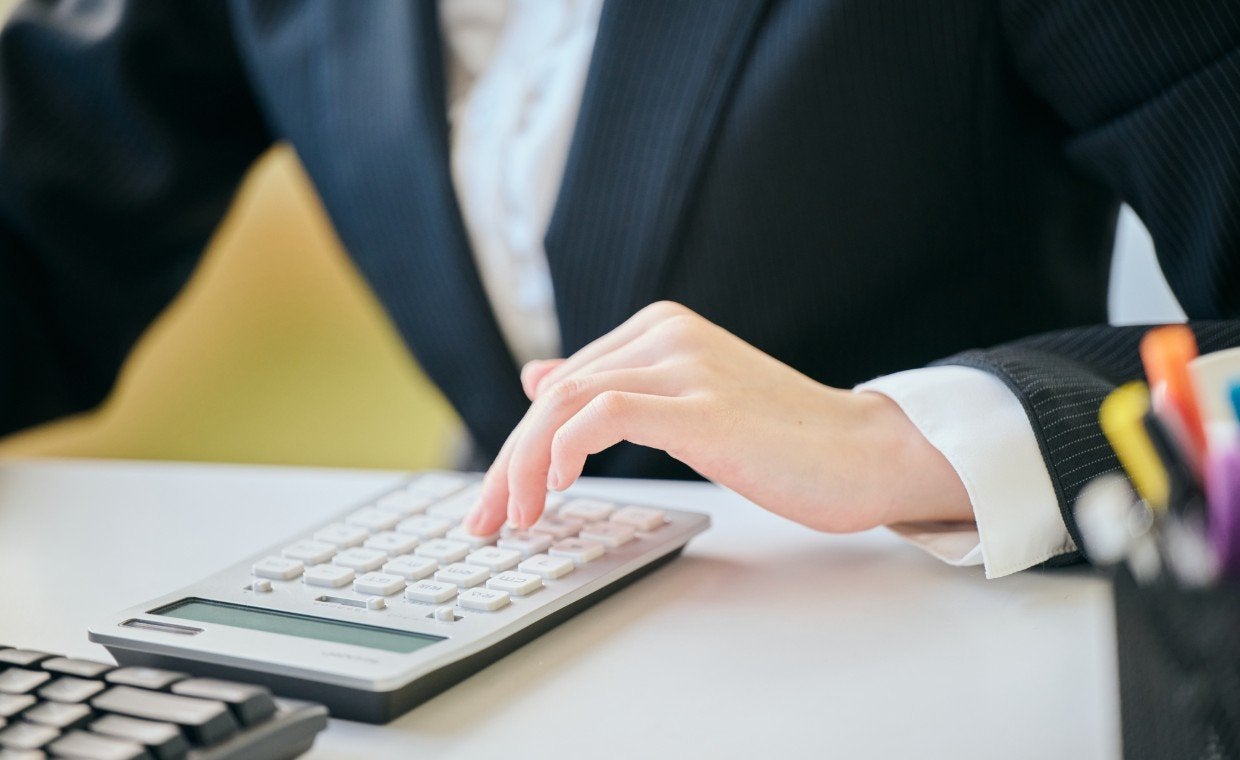 人材採用コストを徹底解説！一人あたりの平均単価や算出方法、新卒・中途の差額、コスト削減のコツまで紹介