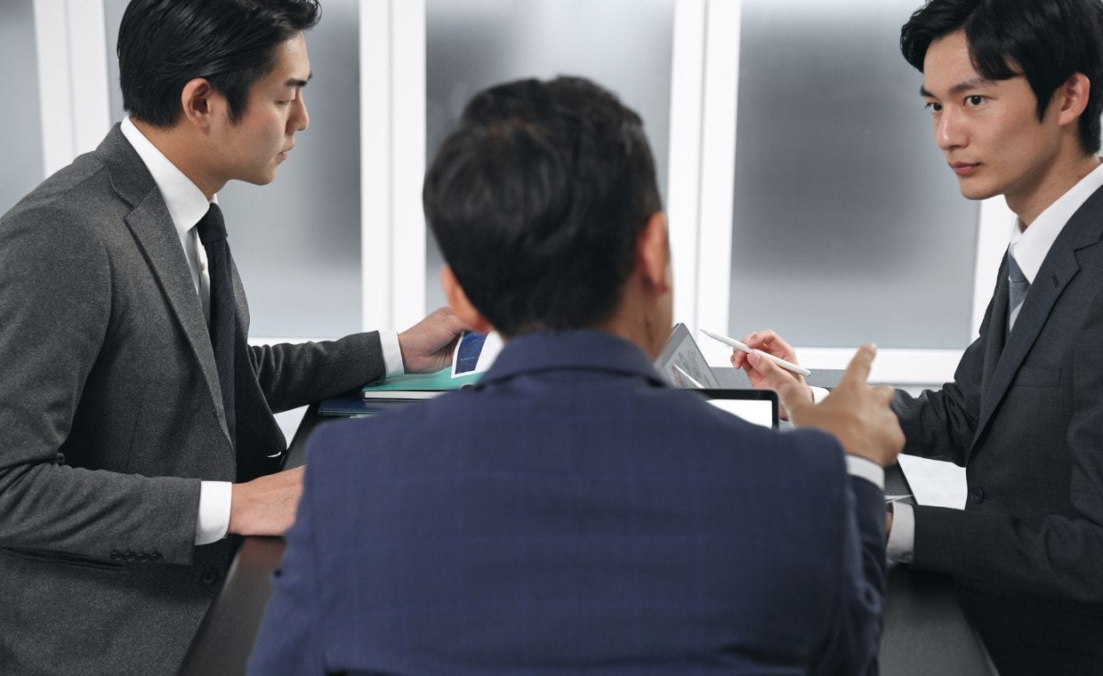 総務と経理の兼任は可能？それぞれの仕事内容や兼任に向いている人の特徴、兼任のリスクと解決方法も紹介