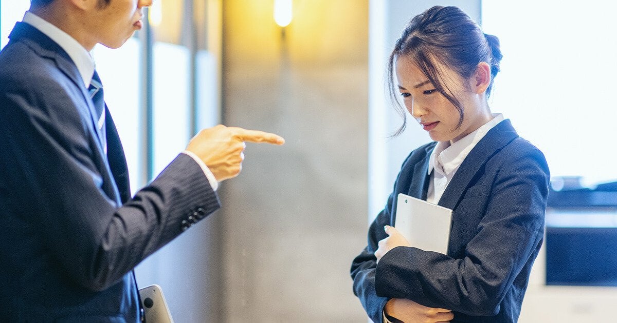 ジェンダーハラスメントとは？セクハラとの違いや具体例、企業の防止対策を解説 ビジネスチャットならChatwork