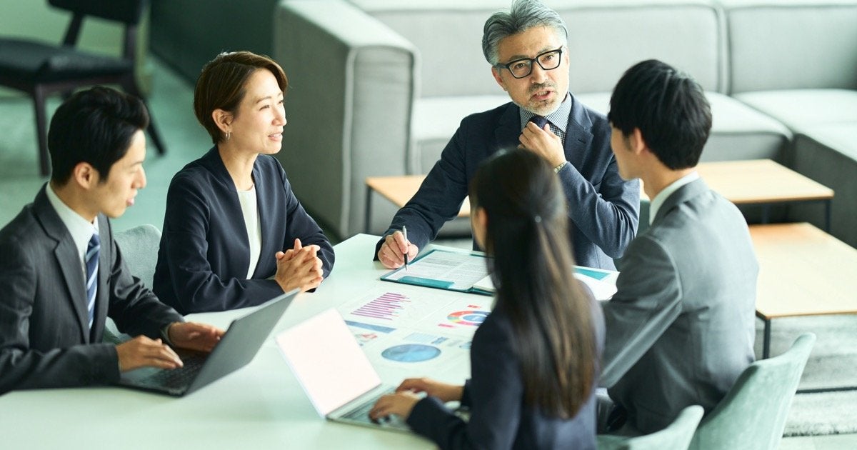 ディベートとは?定義とルール、実施の流れ、ディスカッションとの違いを解説 | ビジネスチャットならChatwork