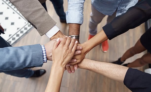 仕事のチームワークはしんどい？チームで働くメリット5選やポイントを解説