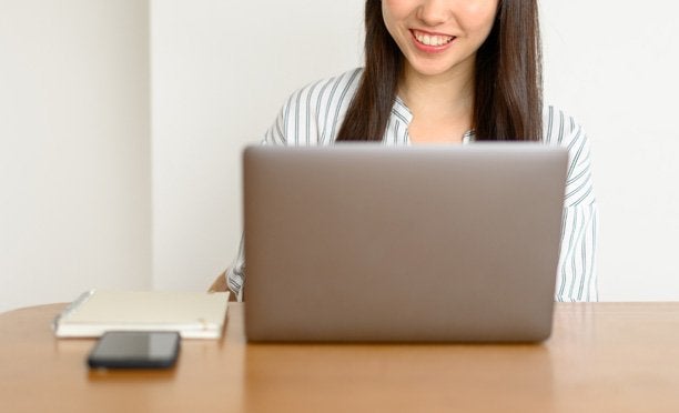 ビジネスチャットで挨拶は必要？シーン別の例文やマナーを詳しく解説
