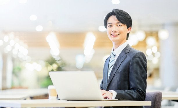 ビジネスチャットは営業の効率化に必須？成果を上げる機能と選び方ガイド
