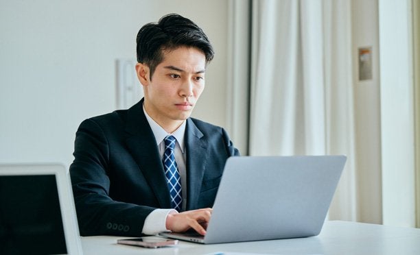 ビジネスチャットで役立つ英語・フレーズ集！略語・スラング・注意点も解説
