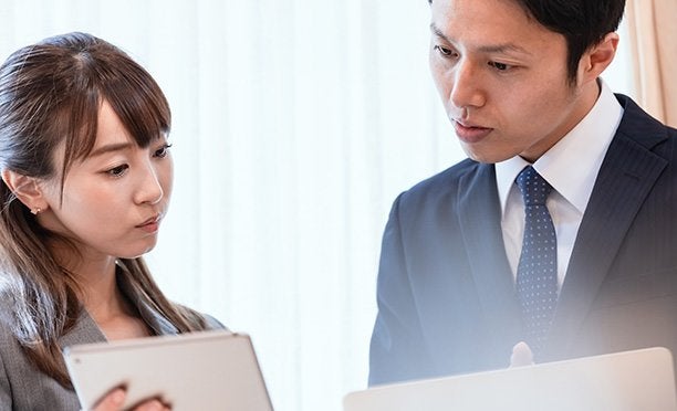 営業で情報共有が重要な理由は？情報共有のメリットや注意点、便利ツールも紹介