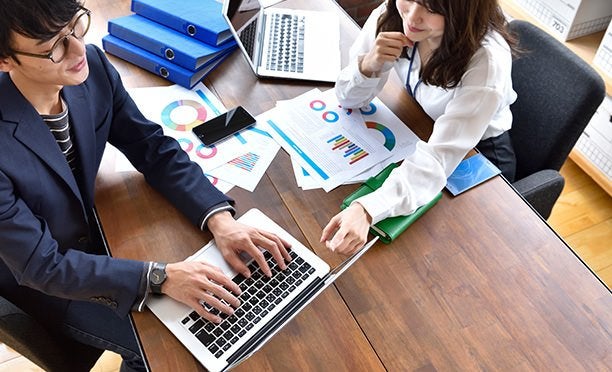 職場での情報共有を強化する7つのポイント！リスクと解決策、事例も紹介